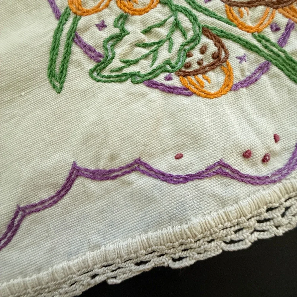 Vintage Hand Embroidered Acorn Oak Leaf Linens Table Runner Napkin Set Cream